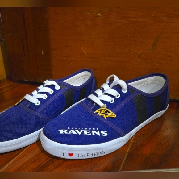 NFL-licensed Baltimore Ravens Canvas Sneakers, size 8 - Picture 2 of 6
